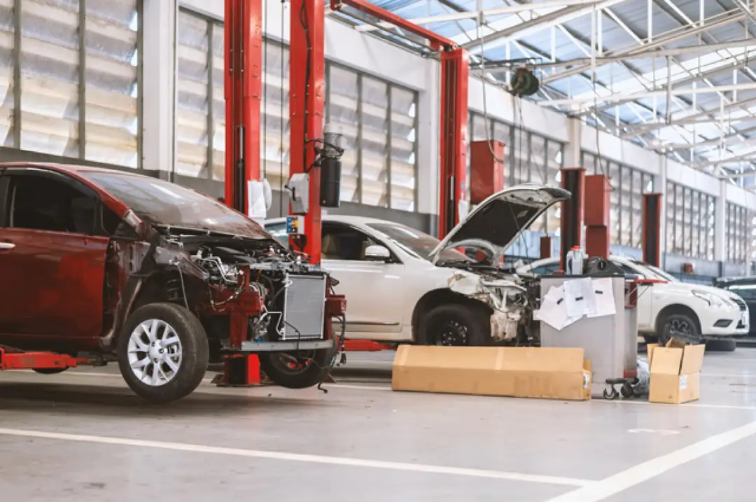 Customers choosing auto body shop based on location, quality, and service experience